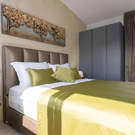 Elena بيت للعطل