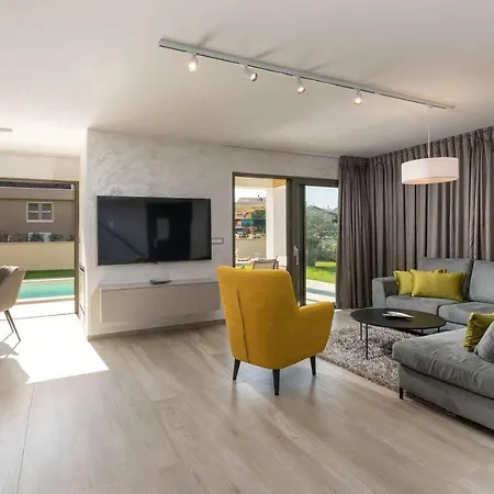 Elena * بوريتش