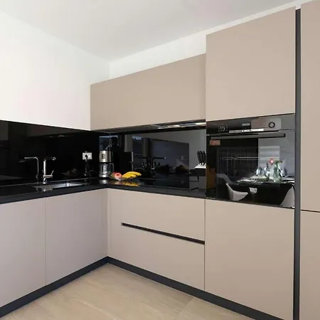 Elena بيت للعطل