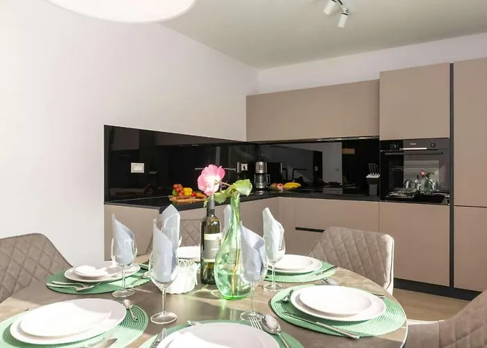 Nyaraló Elena Poreč